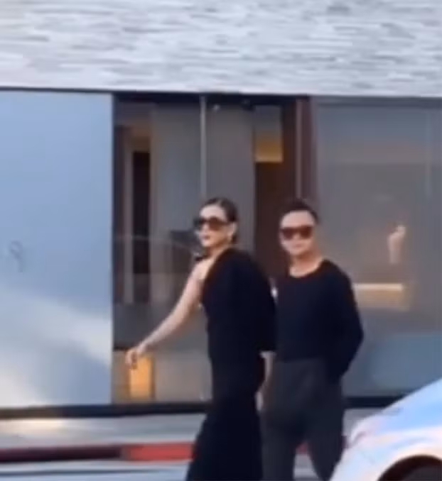 Ngày 27/8/2019, cộng đồng mạng xôn xao trước đoạn clip Dương Mỹ Linh nắm tay một người đàn ông, cười nói vui vẻ khi sải bước trên phố Mỹ.