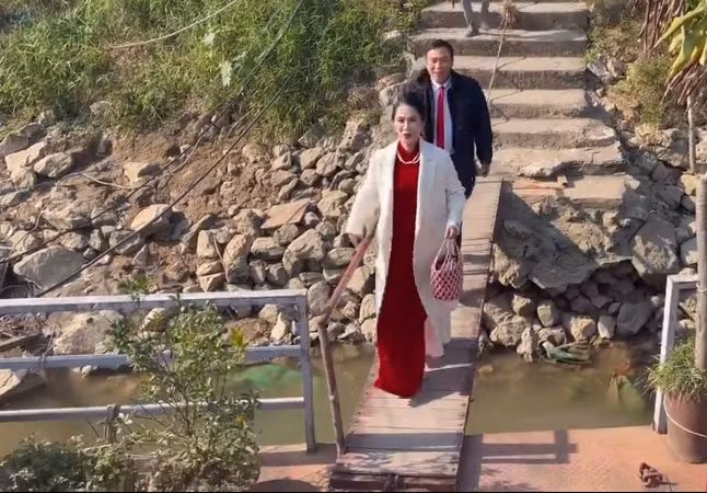 Trước đó, diễn viên Huỳnh Anh cũng bật mí chính anh là người set up tiệc kỷ niệm 35 năm ngày cưới của vợ chồng nghệ sĩ Lan Hương.