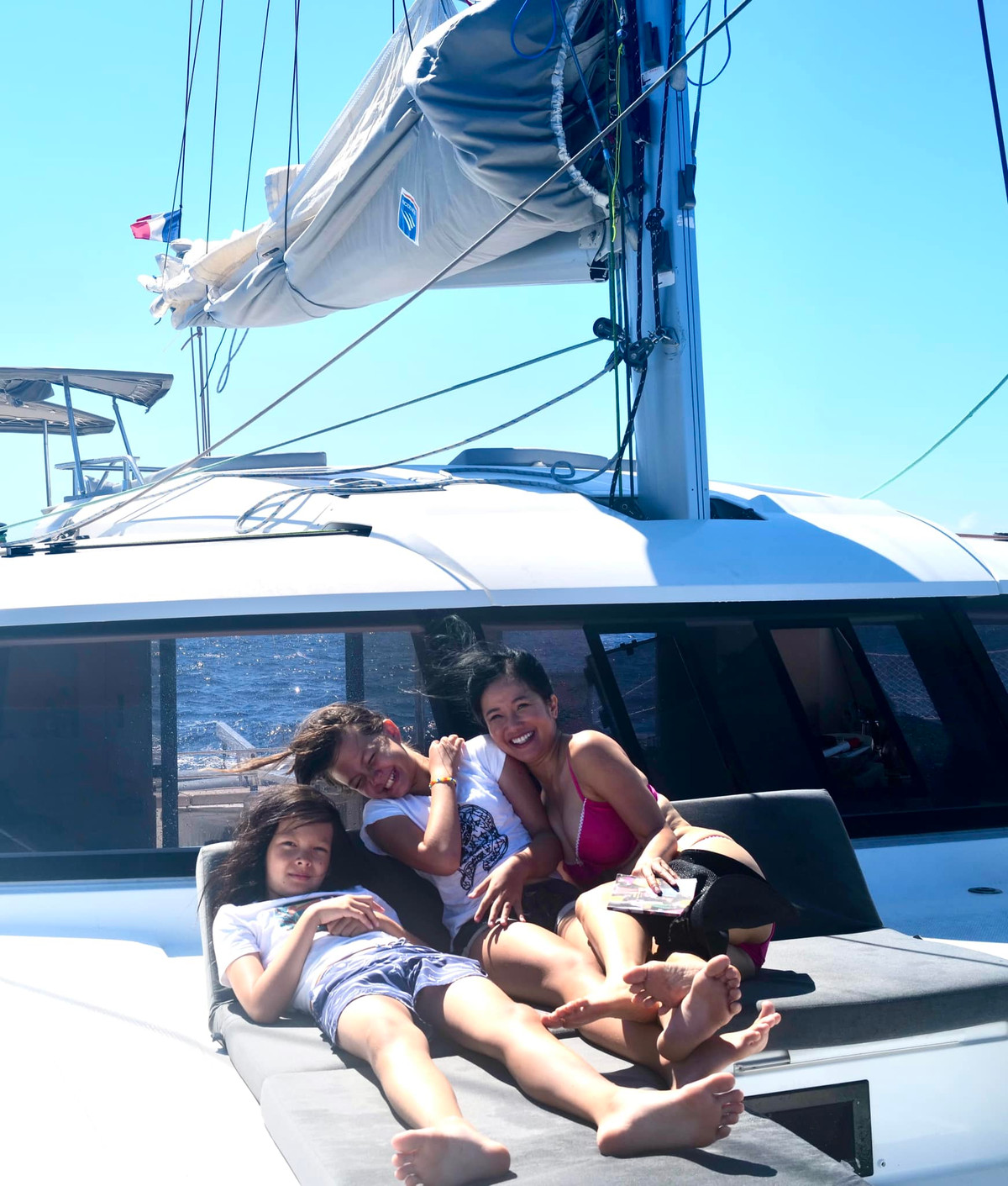 Bà mẹ hai con duy trì tập luyện yoga và gym đều đặn.