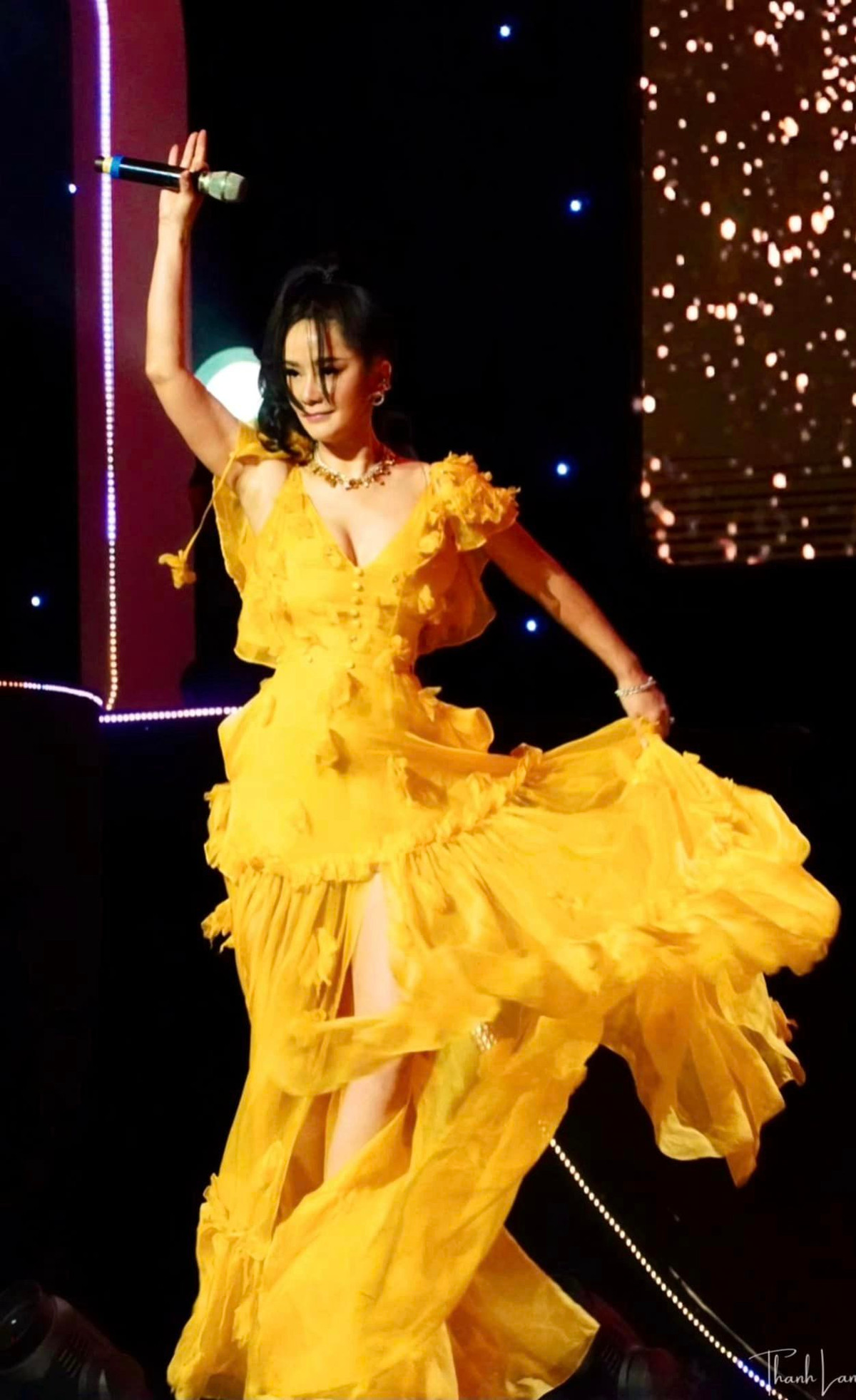 Không chỉ nhan sắc, nữ diva của làng nhạc Việt còn có phong cách thời trang thăng hạng vùn vụt.