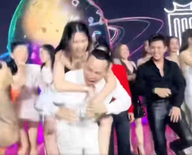 Chân dài Trà Vinh "đè đầu cưỡi cổ" đàn anh khiến ai nấy đều bất ngờ.