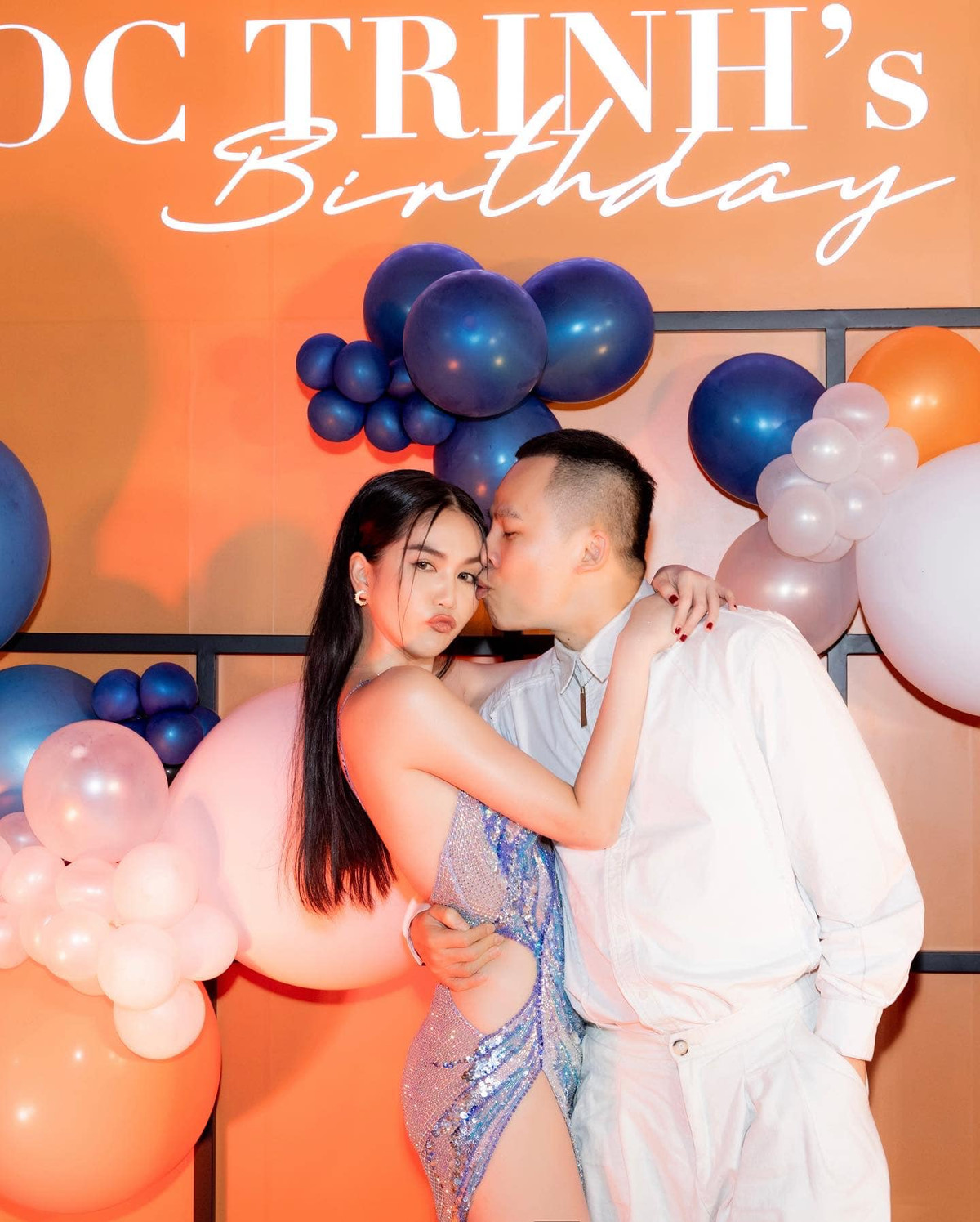 Ngọc Trinh và ông bầu Vũ Khắc Tiệp có nhiều khoảnh khắc tình tứ bên nhau.