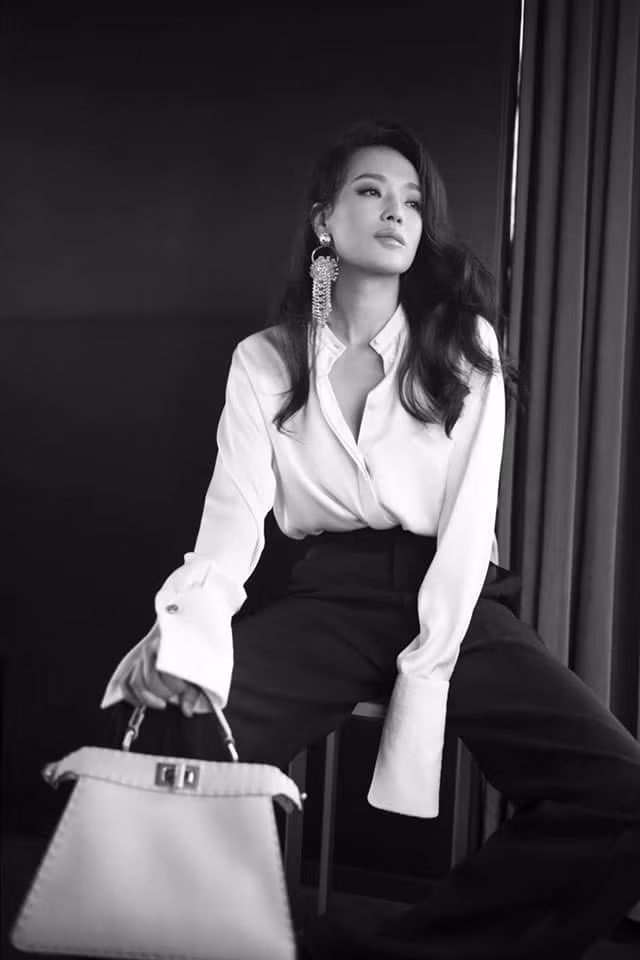  Thư Kỳ nổi tiếng qua hàng loạt bộ phim đình đám như: "Bản lĩnh đàn ông", "The Transporter", "Vợ tôi là gangster", "Phi thành vật nhiễu", "Phi vụ cuối cùng"...