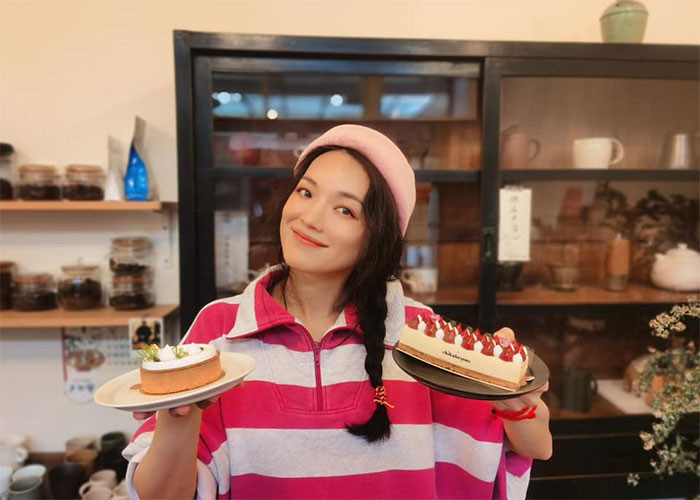 Từ một nữ diễn viên phim cấp 3, người mẫu ảnh gợi cảm, Thư Kỳ đã chứng minh thực lực của mình, vươn lên trở thành một diễn viên hạng A của Cbiz nói riêng và châu Á nói chung.