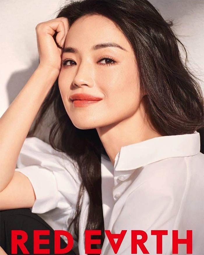 Nữ diễn viên được nhiều người khen trẻ hơn so với tuổi. Khuôn mặt, nụ cười của Thư Kỳ vẫn cuốn hút như khi còn trẻ.