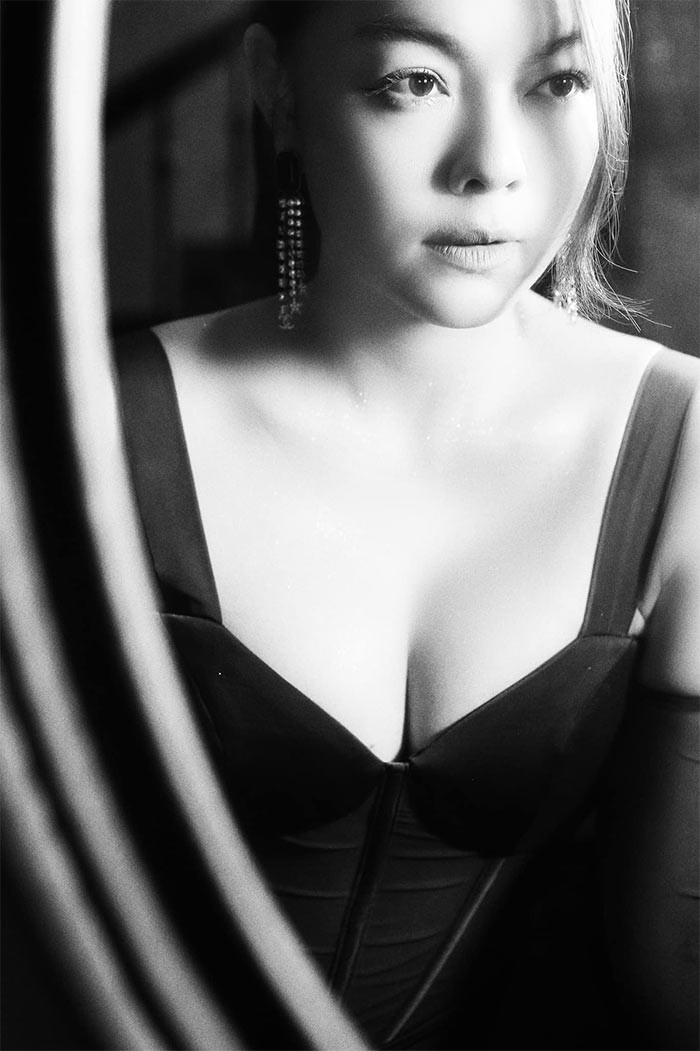 Ở tuổi 38 và đã trải qua ba lần sinh nở nhưng nhan sắc của Phạm Quỳnh Anh vẫn rất trẻ trung.