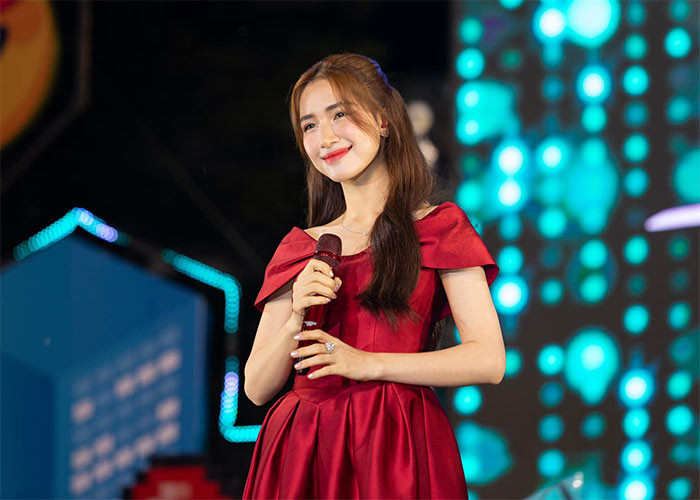 Nữ ca sĩ trở lại với ca hát, chăm chỉ làm việc, nhận nhiều show diễn, tham gia các gameshow...