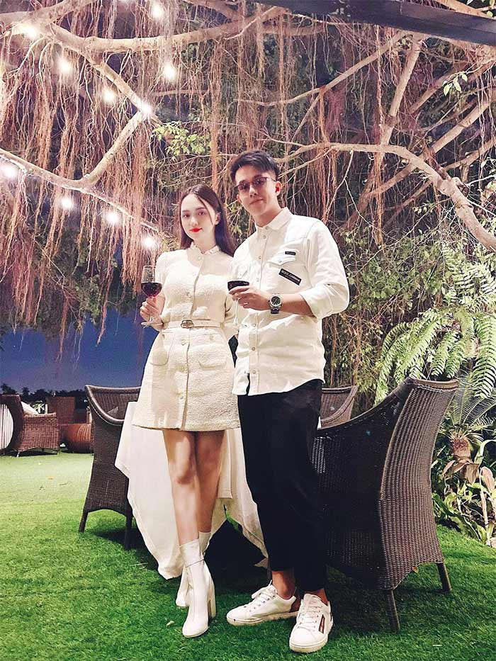 Cặp tình nhân bên nhau dịp Giáng sinh 2020.