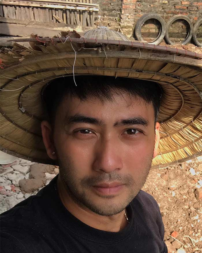 Thú vui của nam diễn viên điển trai rất khác biệt, anh thích nuôi lợn, trồng rau, hái lượm, chứ không thích đồ hiệu, xe sang...