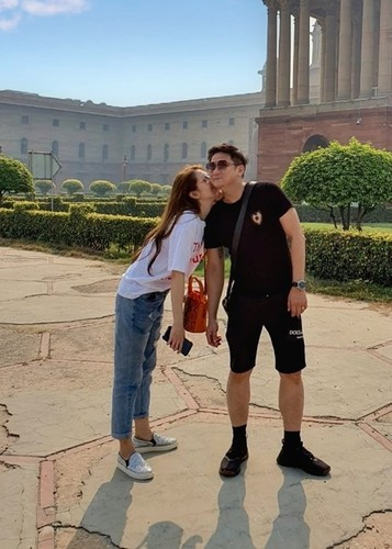 Không chỉ xinh đẹp, Thùy Dương còn rất khéo léo. Mỹ nhân này từng gây xôn xao quanh câu chuyện cô dậy từ 5h sáng bóp chân cho mẹ chồng.