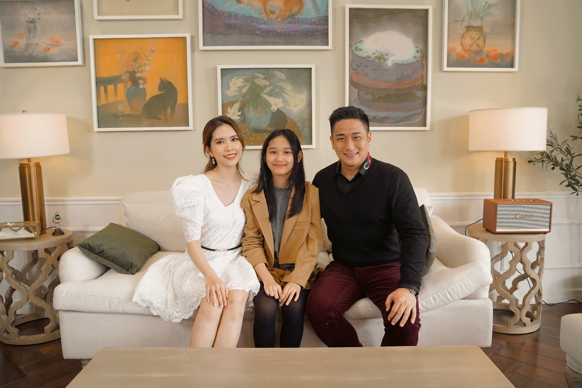  Minh Tiệp và vợ kém 13 tuổi đã có 11 năm chung sống. Cô con gái xinh xắn là "trái ngọt" của cuộc hôn nhân hạnh phúc của hai vợ chồng.