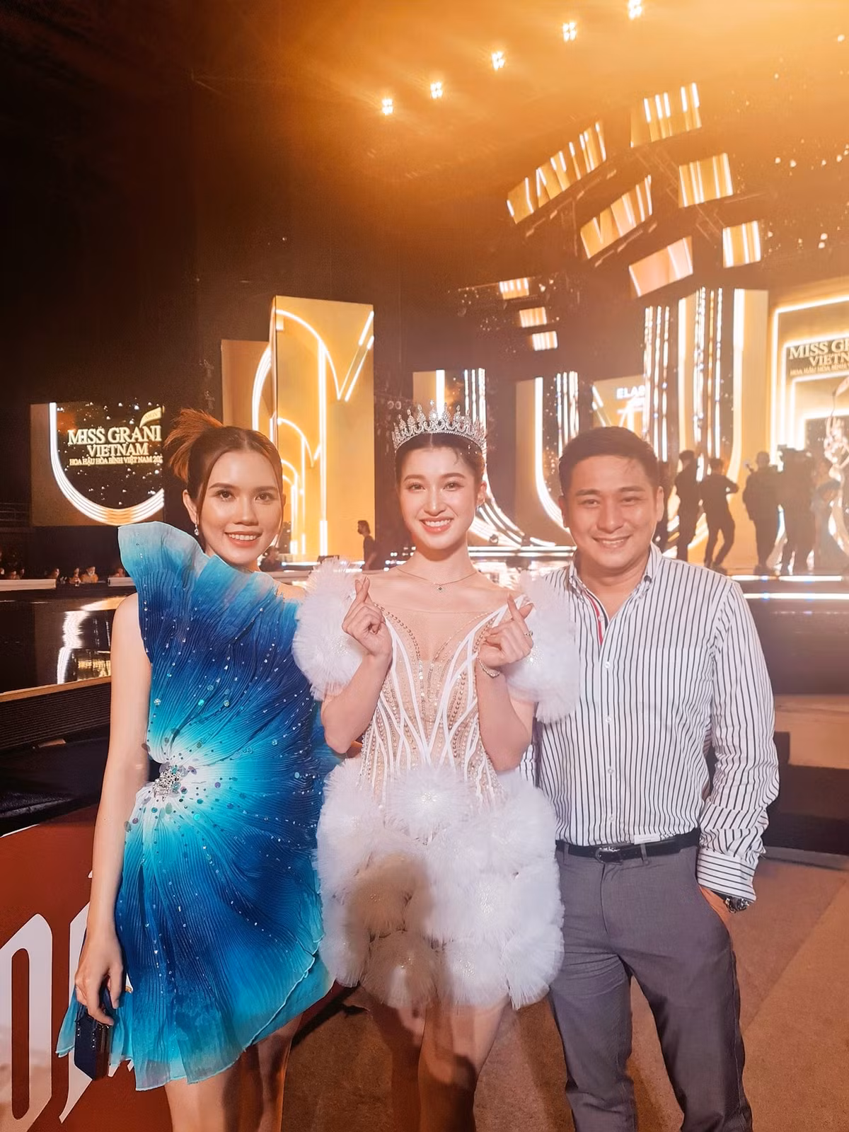 Mới đây, nhan sắc của bà xã diễn viên Minh Tiệp gây chú ý khi xuất hiện cùng chồng - giám khảo Miss Grand Vietnam (Hoa hậu Hòa bình Việt Nam 2022) tại đêm chung khảo.
