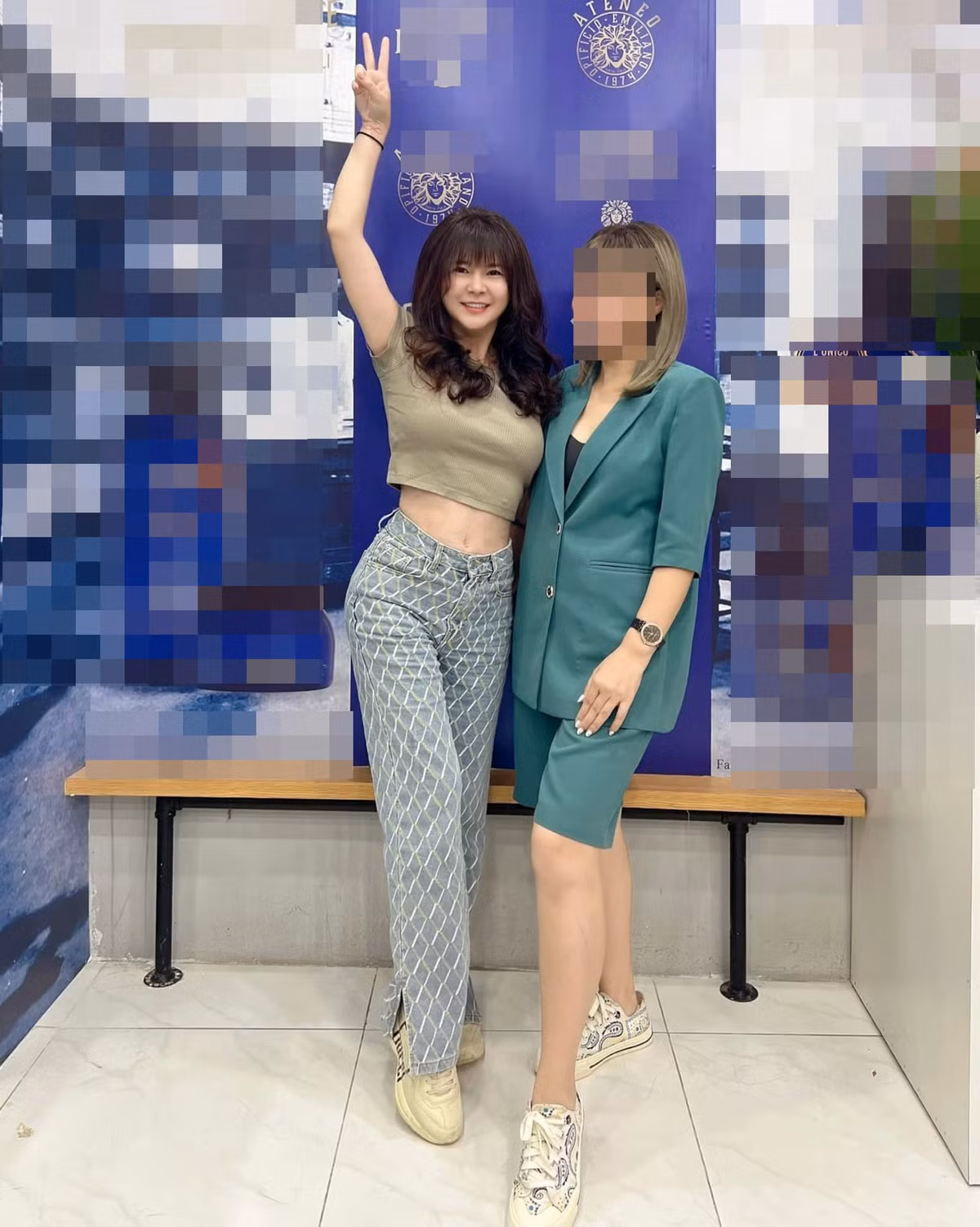 Ở tuổi U50, nữ diễn viên "Đừng bắt em phải quên" khiến nhiều người không khỏi ngưỡng mộ vì vẫn giữ được nhan sắc trẻ trung, vóc dáng săn chắc, gợi cảm.