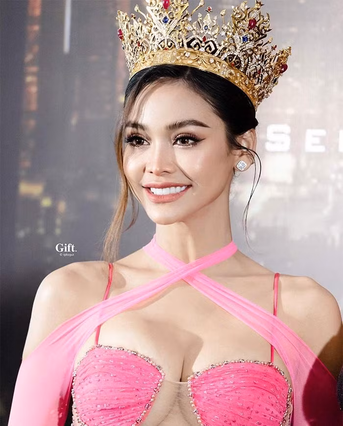 Với nhan sắc và vóc dáng này, Engfa được dự đoán là đối thủ đáng gờm trong cuộc thi Hoa hậu Hòa bình Quốc tế 2022.