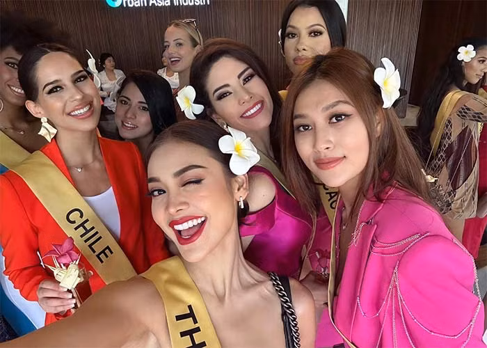 Trong cuộc thi Hoa hậu Hòa bình Quốc tế 2022, Engfa rất thân thiết với Hoa hậu Hòa bình Việt Nam, Đoàn Thiên Ân.