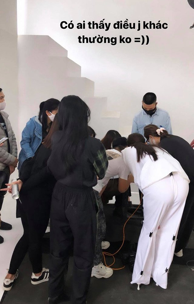 ...là nhờ có sự trợ giúp của những chiếc kẹp giấy.