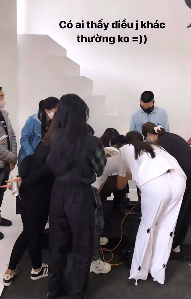 ...là nhờ có sự trợ giúp của những chiếc kẹp giấy.