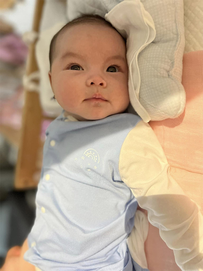 Bé Zoey là con gái của Phạm Quỳnh Anh và bạn trai bí mật.