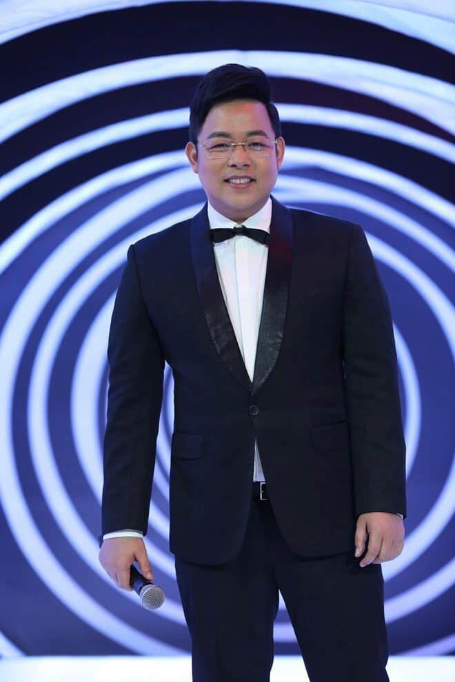 Không chỉ đắt show ca hát, ca sĩ Quang Lê còn nhận nhiều lời mời làm giám khảo các chương trình gameshow.