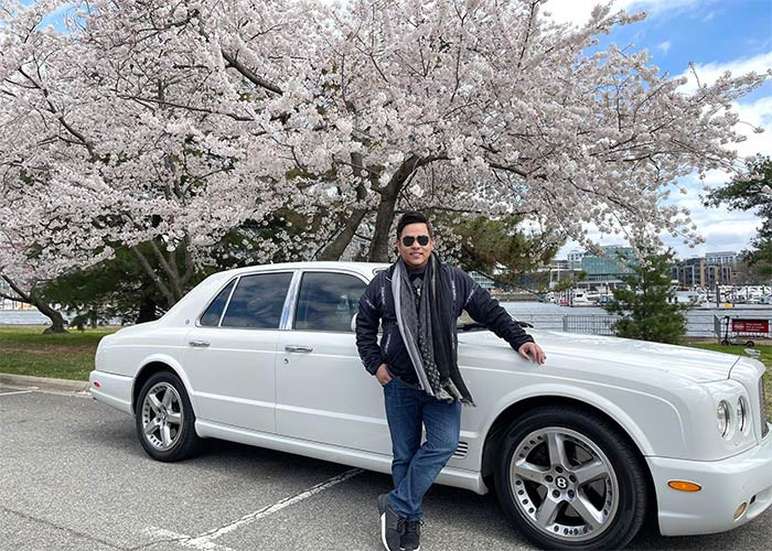 Là một trong những nam ca sĩ có cát sê thuộc hàng cao trong nghề, Quang Lê hiện có cuộc sống giàu sang nhiều người mơ ước.