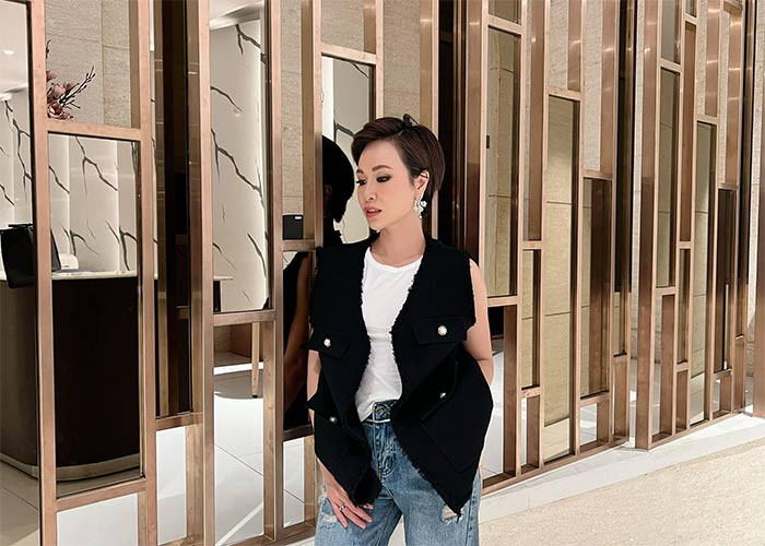 Ngoài đời, đôi khi ca sĩ Uyên Linh lại phá cách với style cá tính, bụi bặm.