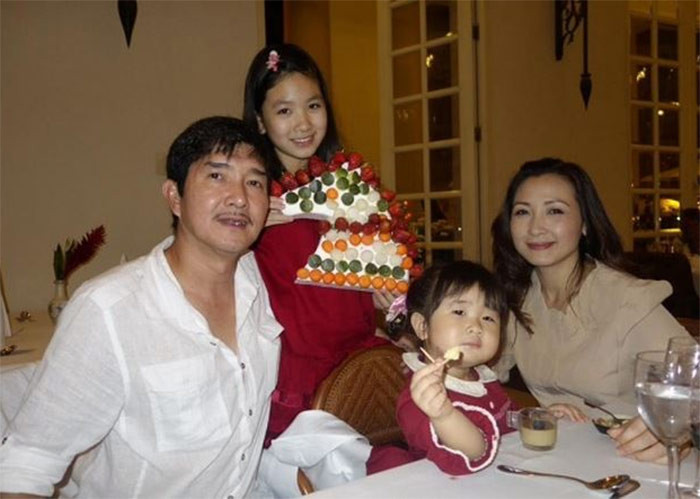 Ly hôn, Khánh Huyền nhận nuôi con gái thứ hai. Sau đó cô sinh thêm một con gái cho chồng mới. (Ảnh: Tiền phong)