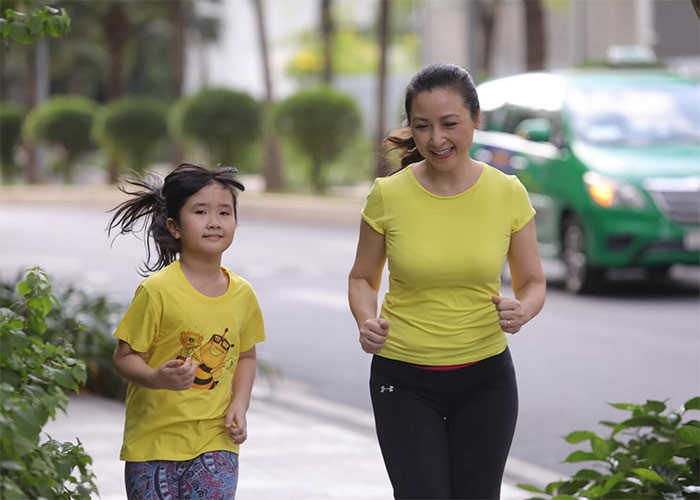 Khi cuộc hôn nhân đầu tan vỡ, sau ly hôn chồng 1 năm, Khánh Huyền quen người chồng hiện tại. Sau đó cô đã Nam tiến để xây dựng hạnh phúc mới.