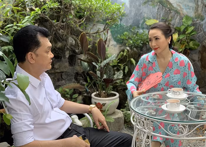 Một thời gian sau, diễn viên Khánh Huyền nhận lời đóng phim nhiều hơn. Cô xuất hiện trong một loạt phim như: "Gạo nếp gạo tẻ 2", "Mắt biếc", "Những tháng năm rực rỡ", "Vợ quan", "Lưới tình", "Cậu vàng", "Giấc mơ của mẹ"... (Ảnh: laodongtre)