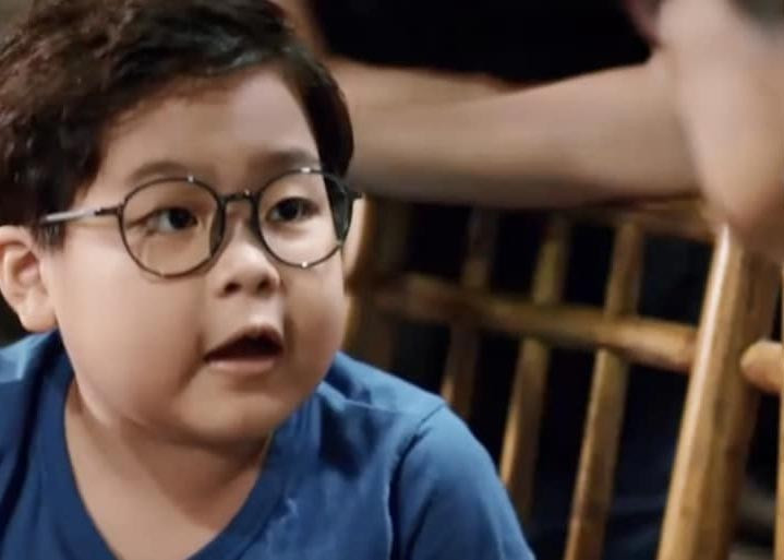 Trước "Đừng làm mẹ cáu", Tuấn Phong vào vai bé So trong "Thương ngày nắng về" và bé Mít trong "Thông gia ngõ hẹp".