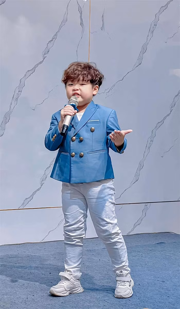 Trước khi đóng phim, Tuấn Phong từng xuất hiện trong một số dự án TVC quảng cáo.