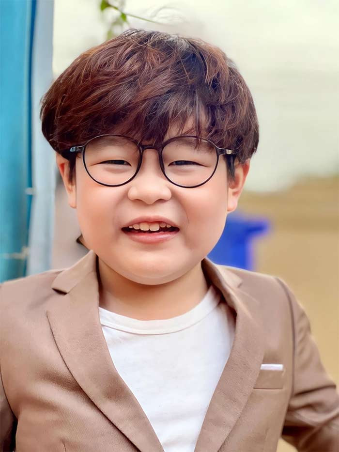 Theo chia sẻ của mẹ bé, Tuấn Phong rất biết diễn đạt cảm xúc khi đóng phim đặc biệt là những cảnh khóc. Nhiều cảnh quay trong "Thương ngày nắng về", đạo diễn đã hô cắt nhưng cậu bé vẫn khóc mãi mới ngừng được.