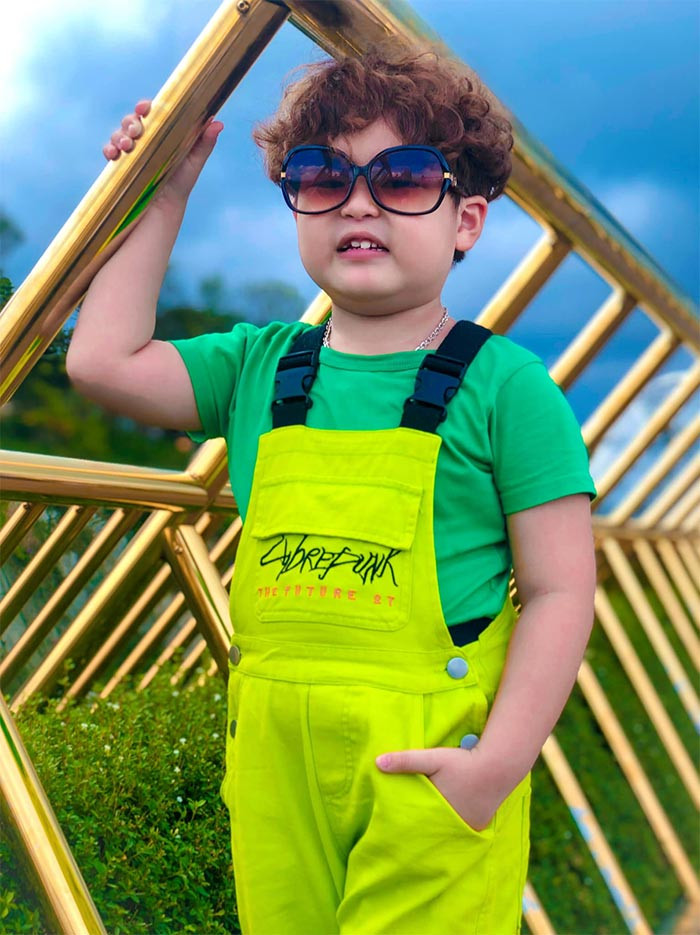 Giờ đã lên lớp 2 nên Tuấn Phong có thể tự đọc được kịch bản chứ không cần nhờ mẹ như lúc còn nhỏ.