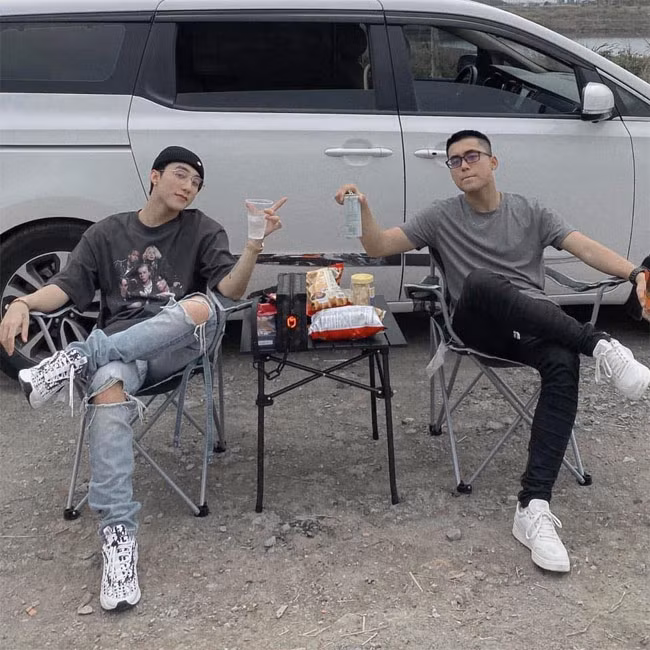 Vẻ ngoài cực ngầu của hai anh em Sơn Tùng - Việt Hoàng đốn tim các fan girl.