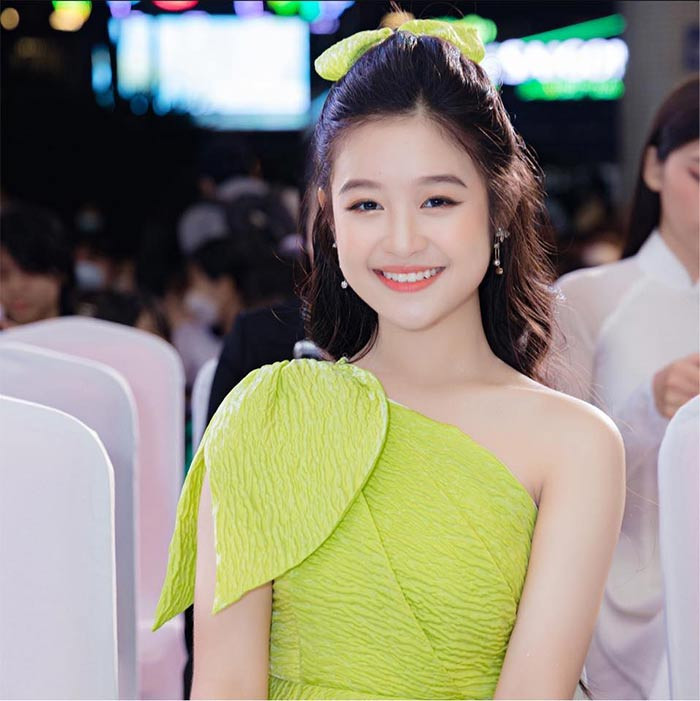 Ngoài đóng phim và ca hát, Bảo Ngọc còn làm MC, sáng tạo nội dung trên các nền tảng mạng xã hội.