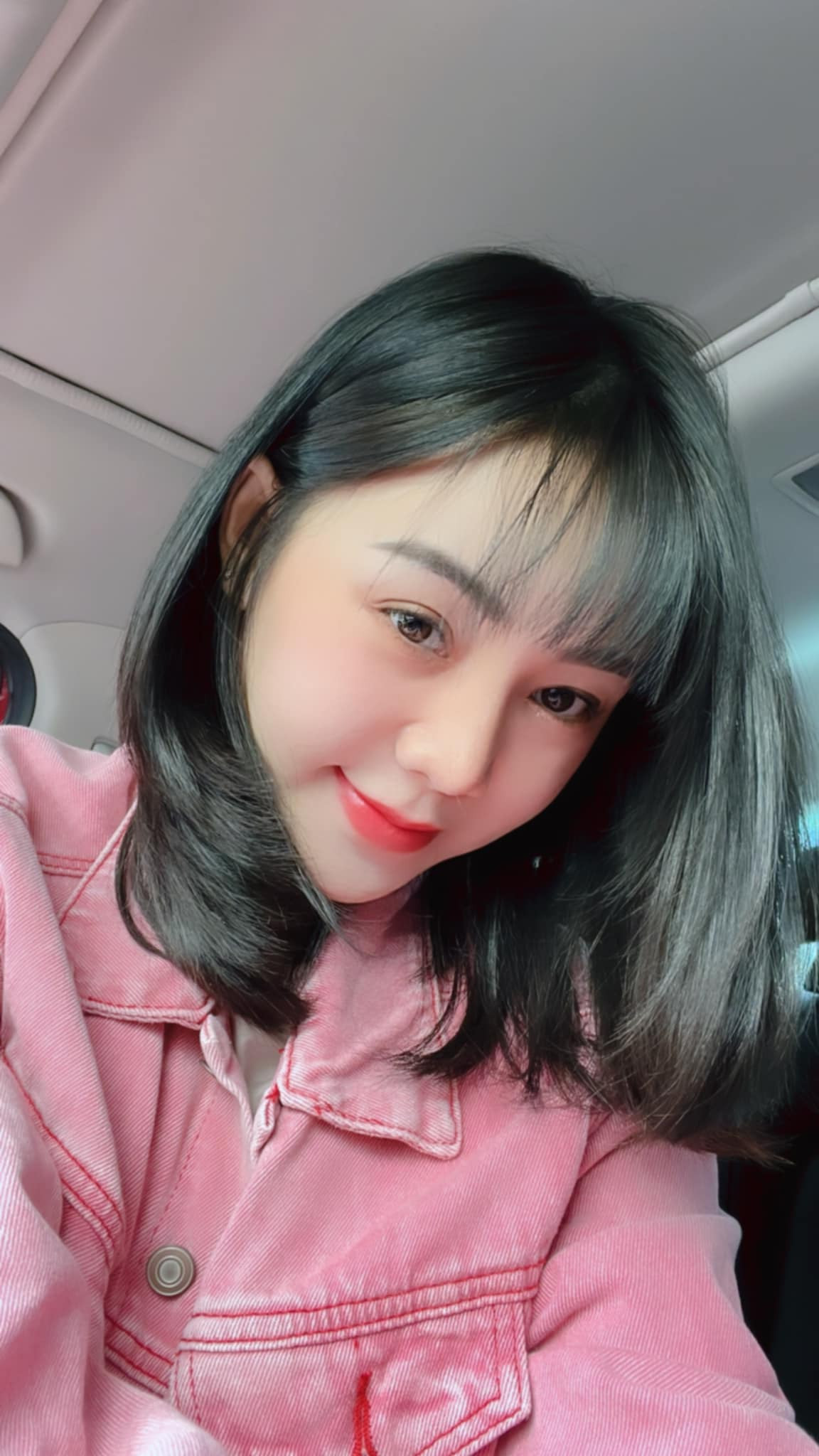 Quỳnh Kool trông trẻ hơn so với tuổi 27 khi để kiểu tóc mới.