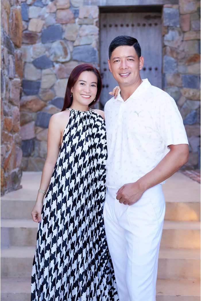 Vượt qua những sóng gió hôn nhân bởi không ít scandal tình ái của Bình Minh, giờ đây Anh Thơ đang tận hưởng cuộc sống viên mãn bên chồng và hai con gái.