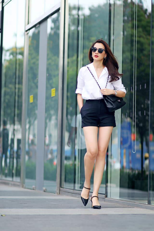 Vóc dáng thon gọn, vòng eo săn chắc, khuôn mặt vẫn tươi trẻ như ngày nào, nhan sắc của Anh Thư ở tuổi 40 khiến nhiều người ngưỡng mộ.