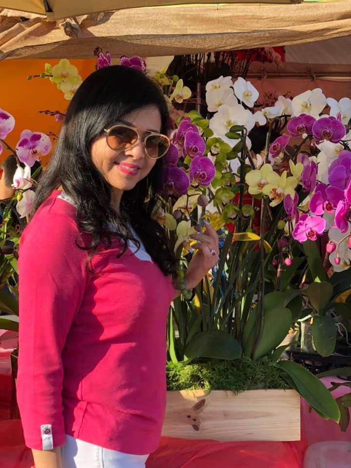 Kém chồng 10 tuổi, hiện tại bà Vương Nga đã 70 tuổi nhưng vợ thứ 4 của ca sĩ Chế Linh được khen là trẻ so với tuổi.