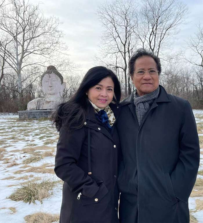 Hai vợ chồng Chế Linh - Vương Nga đang có cuộc sống viên mãn.