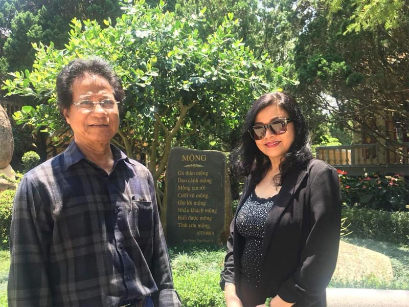 Chế Linh có ba con chung với bà Vương Nga. Tổng cộng ông có 14 người con gồm 7 con trai, 7 con gái với 4 người vợ.