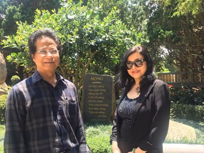 Chế Linh có ba con chung với bà Vương Nga. Tổng cộng ông có 14 người con gồm 7 con trai, 7 con gái với 4 người vợ.