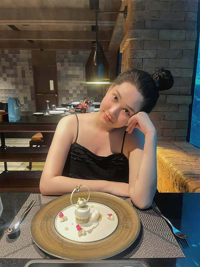 Trúc Anh chia sẻ cô bị lên cân mất kiểm soát cách đây 1 năm và nặng tới 62kg.