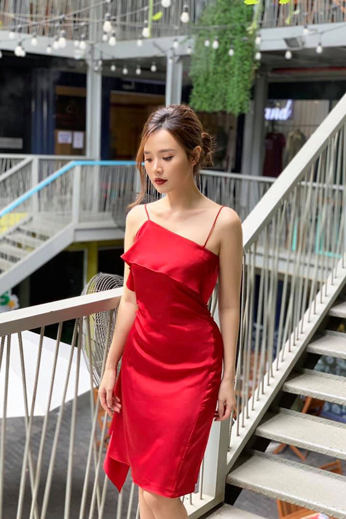 Vóc dáng đẹp nên Midu mặc trang phục gì cũng quyến rũ.