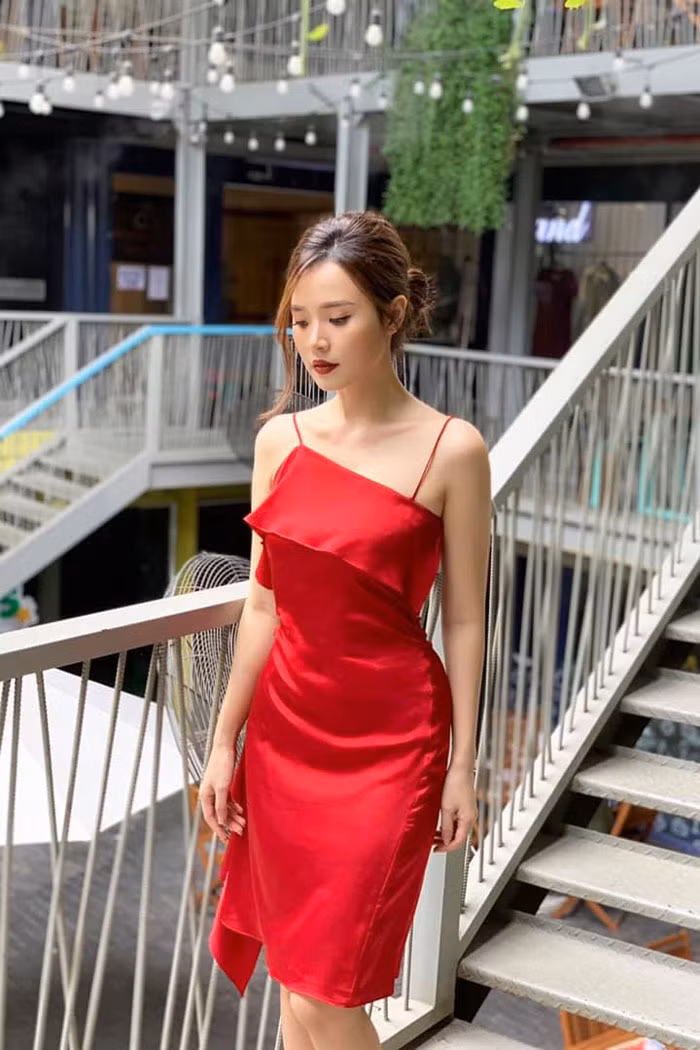 Vóc dáng đẹp nên Midu mặc trang phục gì cũng quyến rũ.
