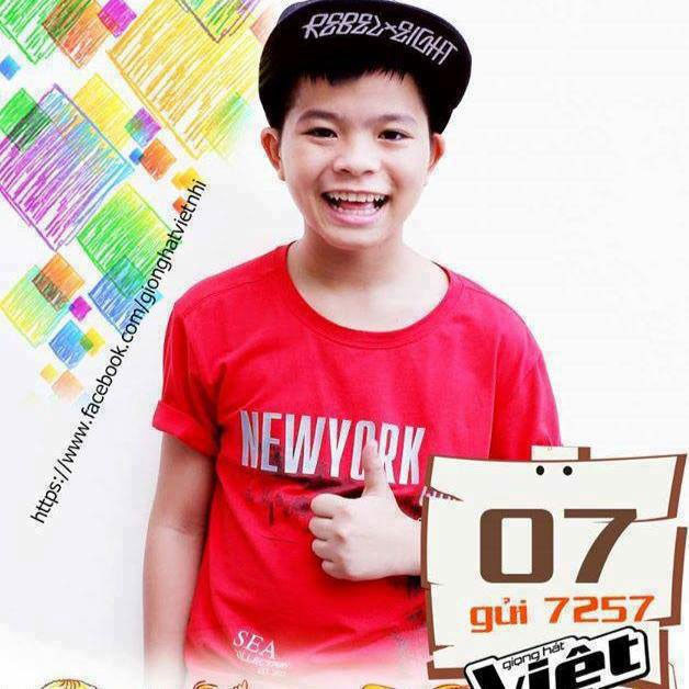 Cậu bé Quang Anh của 9 năm trước gây ấn tượng với khuôn mặt tròn và nụ cười tươi.