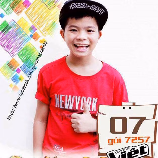 Cậu bé Quang Anh của 9 năm trước gây ấn tượng với khuôn mặt tròn và nụ cười tươi.