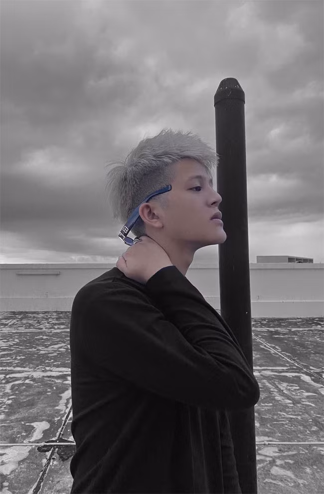  Quang Anh hiện tại đã 21 tuổi, cao lớn và đẹp trai.