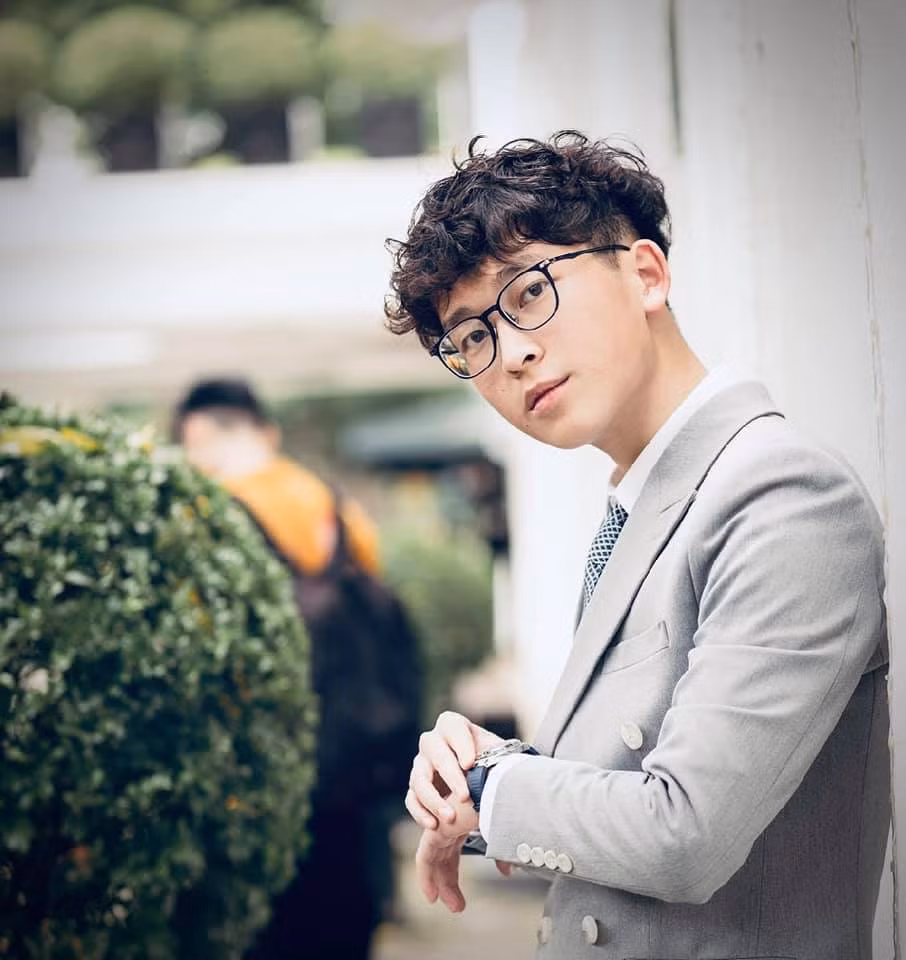 Việt Anh không chỉ điển trai mà còn học giỏi, dự định sẽ sang Anh du học.