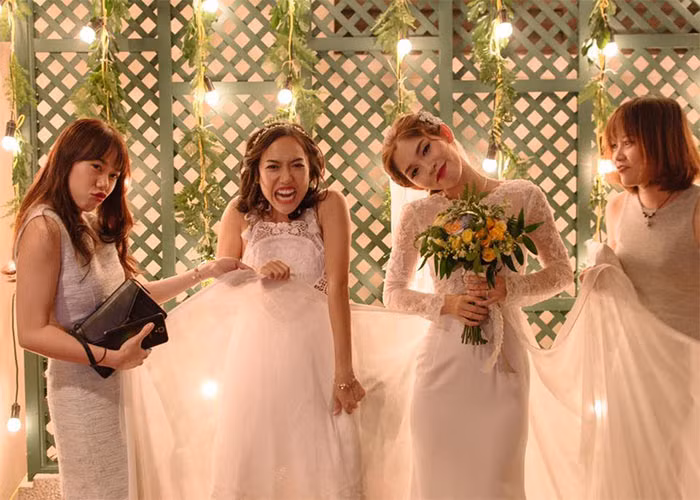 Làm phù dâu, Diệu Nhi cũng không thể thiếu đi màn tấu hài của mình. (Ảnh: FBNV)