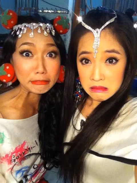  Khoảnh khắc lầy lội của Diệu Nhi và Puka trong một tấm hình chụp từ 10 năm trước. (Ảnh: FBNV)